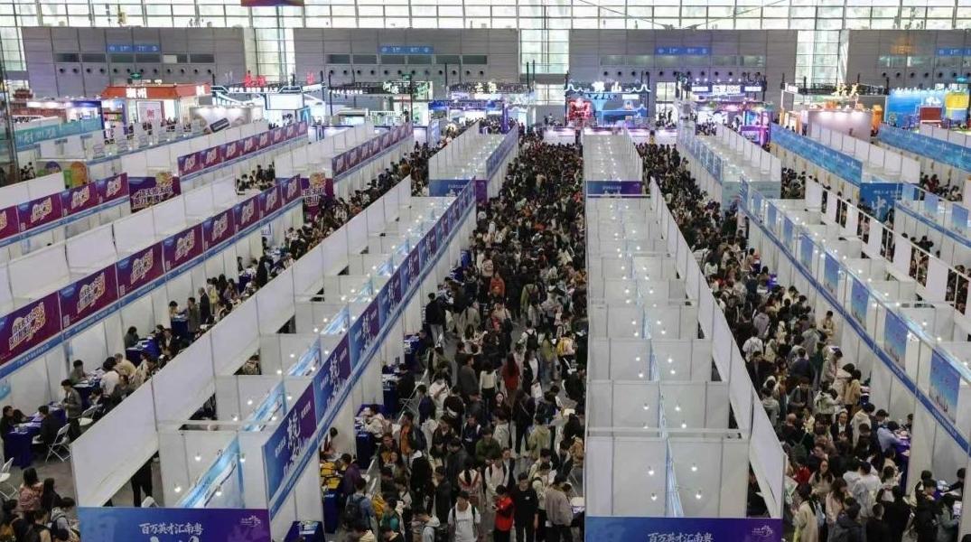 东莞携“豪华天团”赴深揽才，硬核科技与潮玩文创齐齐亮相