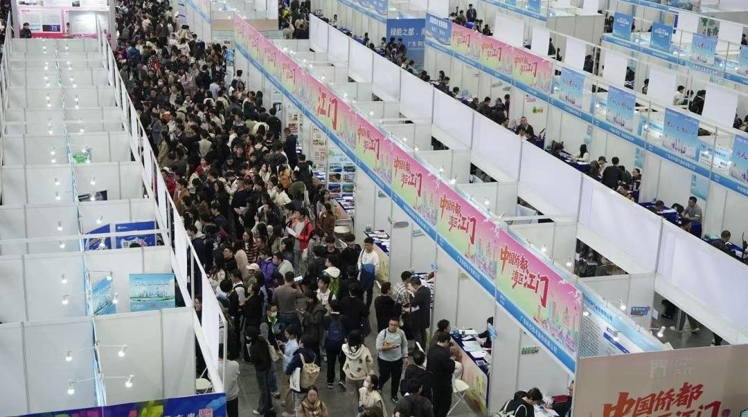 “开门迎才”精锐尽出！江门携82家用人单位超2200个岗位赴鹏城之约