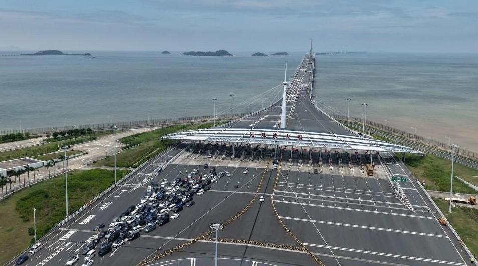 经港珠澳大桥珠海公路口岸出入境人数累计突破1亿人次
