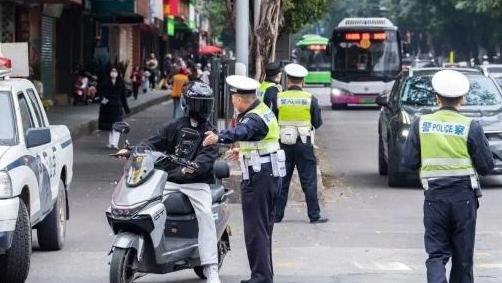 广东多地严管严查电动自行车、摩托车违法行为