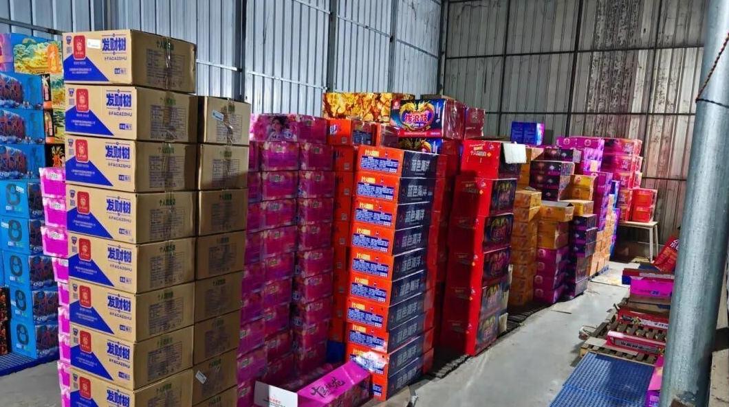 查获16吨!广东多地持续开展烟花爆竹“打非治违” 行动