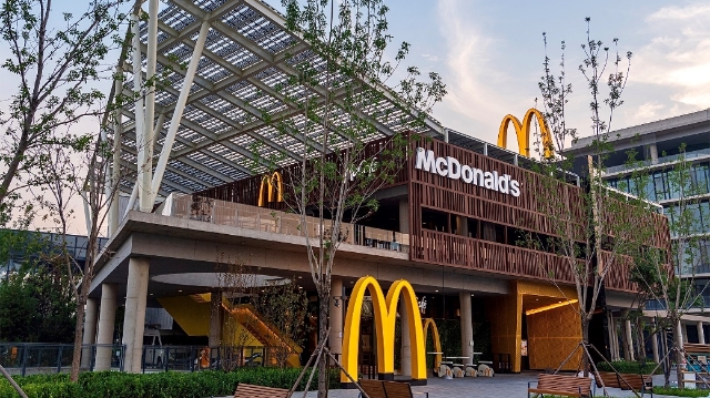 麦当劳中国近5000家餐厅“绿起来”，倡导“双碳”目标引领下的绿色消费