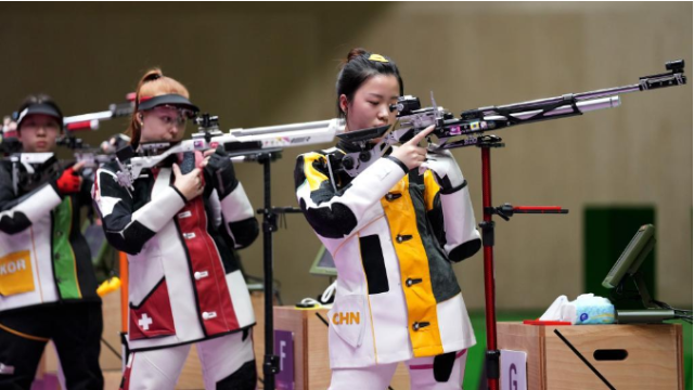 女子射击10米气步枪决赛赛况