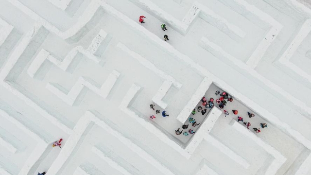波兰：世界最大冰雪迷宫占地3000㎡