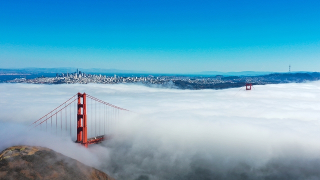 美國舊金山：金門大橋被濃霧籠罩