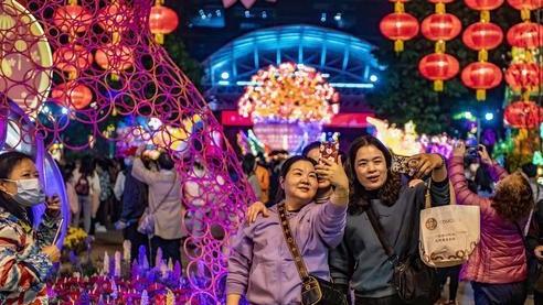 文化公园元宵灯会亮灯啦！