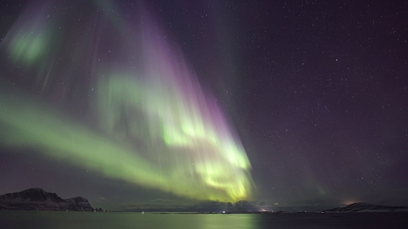 挪威夜空现唯美极光