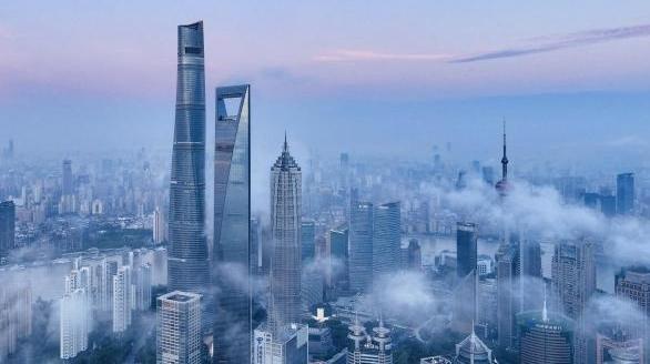 上海雨后现平流雾景观