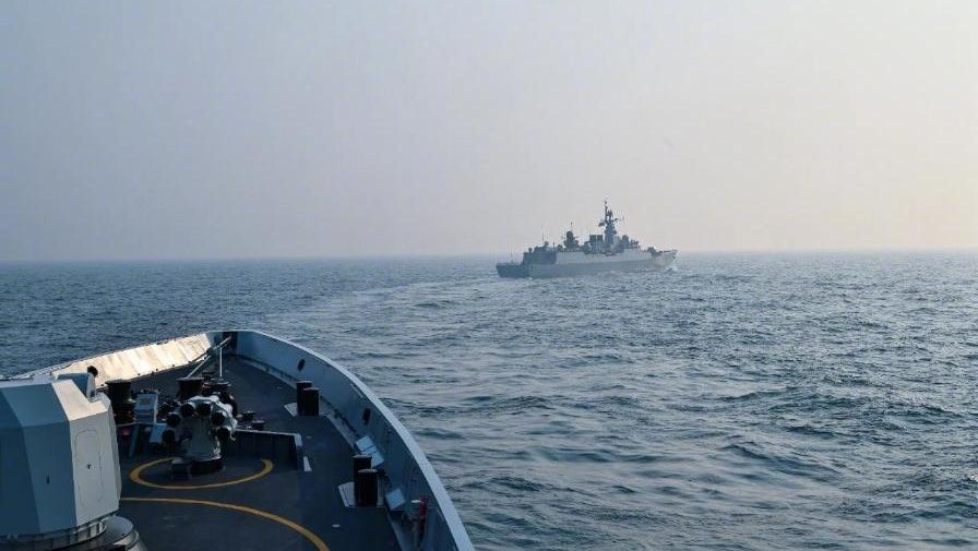 海军舰艇编队对岸应用射击训练