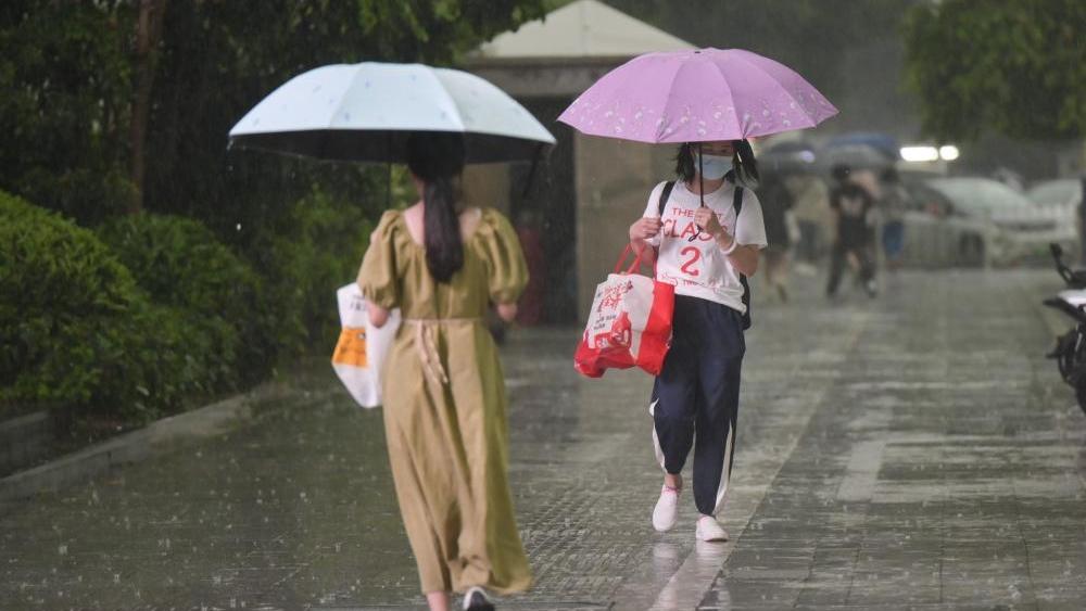 广州遇强雷雨天气
