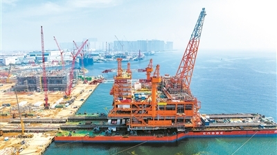 渤海首个千亿方大气田最大组块在青岛装船