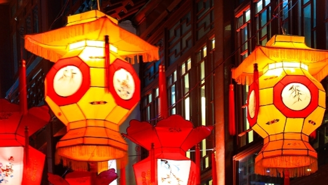 今日元宵节|月圆人圆，人安心安！