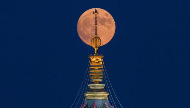 今年元宵节“十五的月亮十七圆”