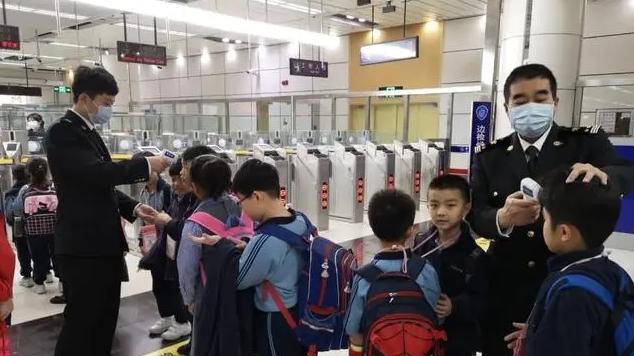 2023年2月8日起，香港恢复跨境学生面授课堂