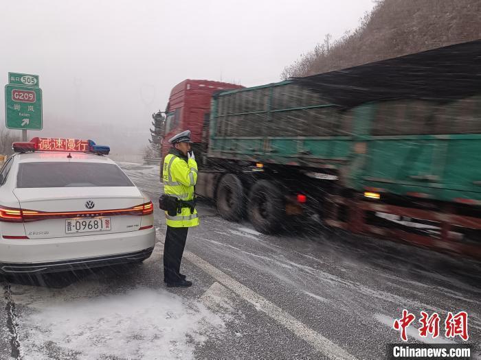 山西省内高速公路受降雪影响基本封闭