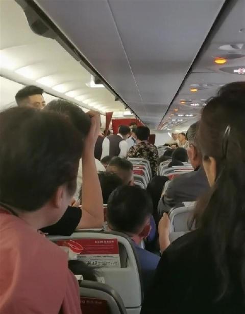 女子躺飞机座椅上致航班延误，桂林航空：不符合起飞条件