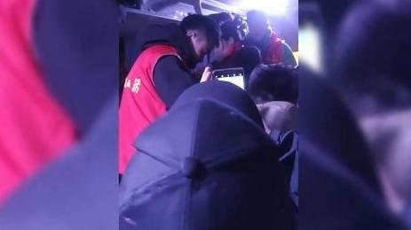 载42名游客大巴遭遇极端天气 青海多部门紧急救援