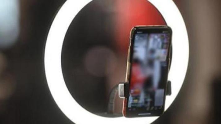 “大牌尾货”是回收旧衣？“孤品”直播间陷阱调查