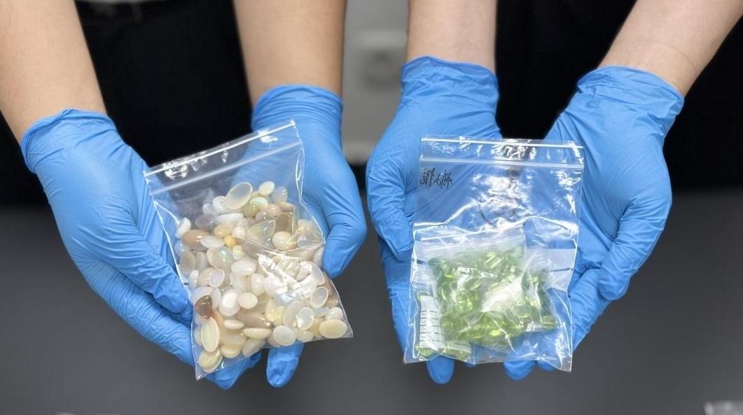 10973颗!旅客违规超量携带宝石进境