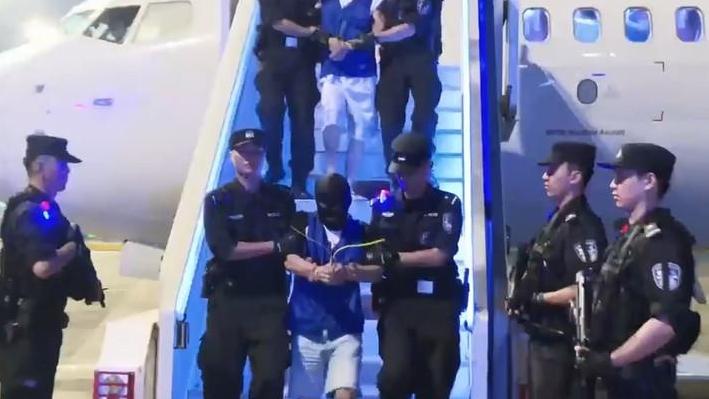 11名私彩赌博犯罪嫌疑人从马来西亚被押解回国