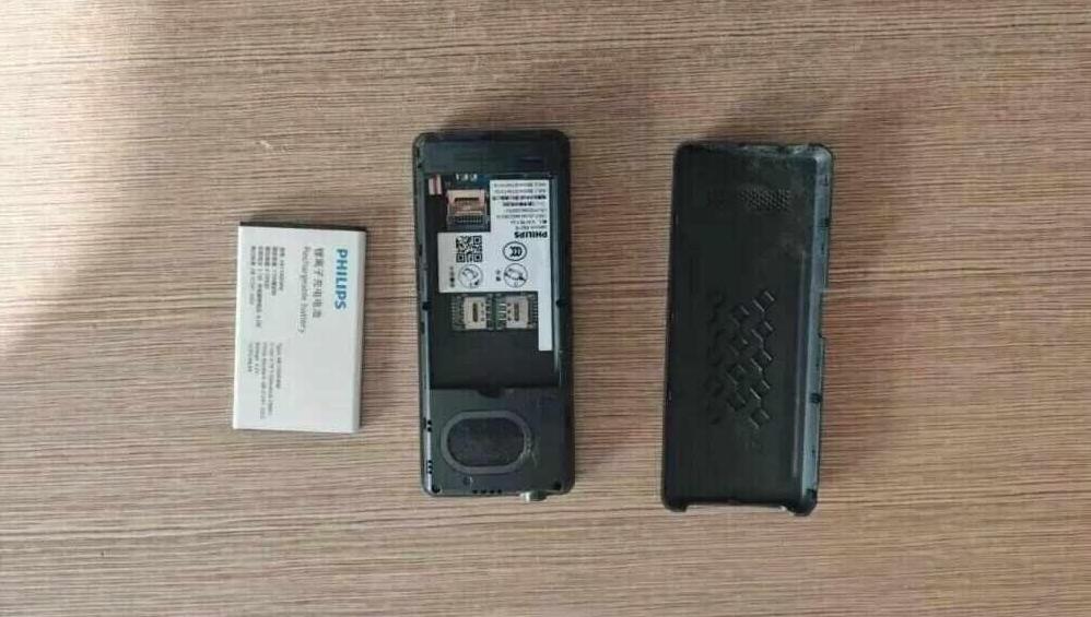 大爷将手机借给陌生男子打电话，拿回后发现手机卡不翼而飞……最新骗局，警方提醒