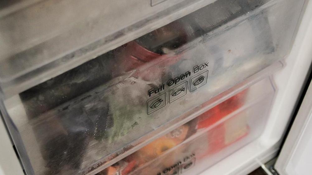 “上门换了俩灯泡,就要收费240元?”