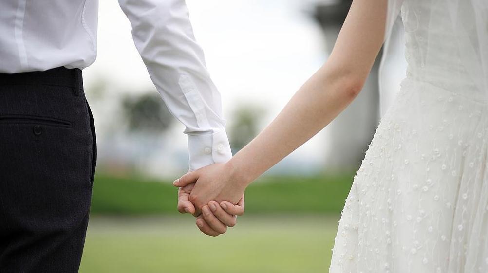 婚纱照被打包售卖不到2块钱?二手平台频现侵权产业链