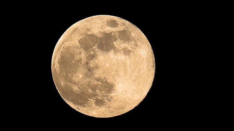 2026首个“超级月亮”现身夜空 年度最大满月年末见