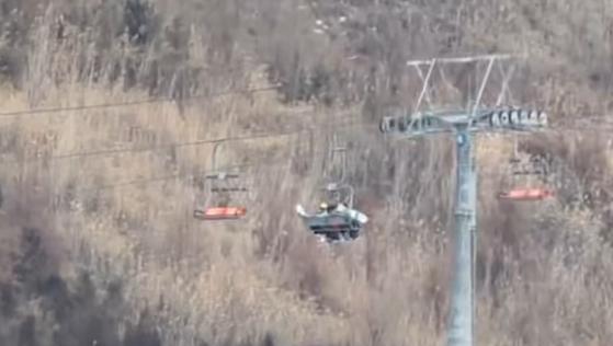 甘肃兰州龙山滑雪场出现缆车停运故障，被困游客已获救