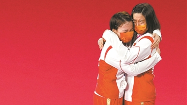 广东羽毛球女双选手时隔17年奥运再夺牌