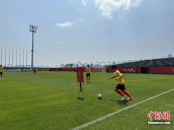 国足大连集训氛围轻松 国脚艾克森期待大胜(图2)