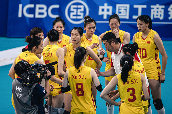 聚焦 完美复仇直落三局力克日本大运赛场夺冠 中国女排展示新锐力量(图1)