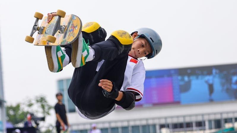 史上首金！广东15岁小将陈烨夺得滑板男子碗池冠军