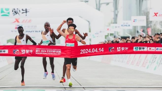 【马拉松】何杰勇夺北京半马冠军，但跑友不淡定了