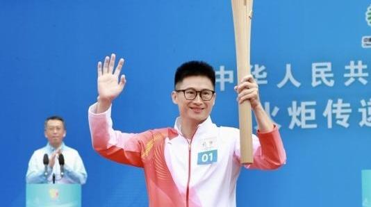 十五运会火炬传递广州站起跑，第一棒火炬手杨景辉：为火炬传递准备了很多