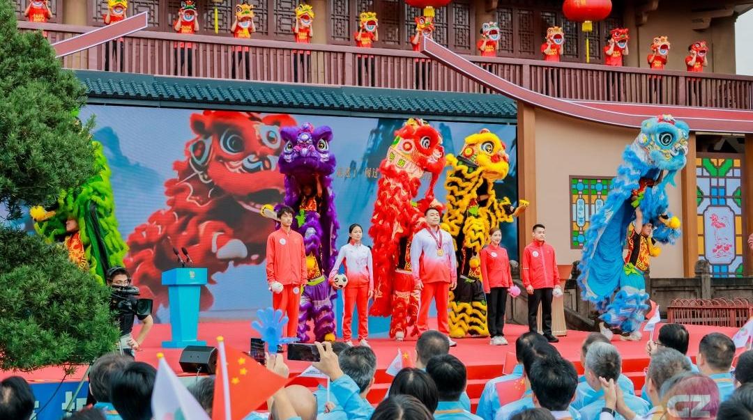 十五运会火炬传递广州站成功举行，千年城脉与时代新潮激情相拥