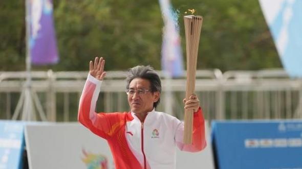 十五运会火炬传递在深圳莲花山启动，首次四城同传