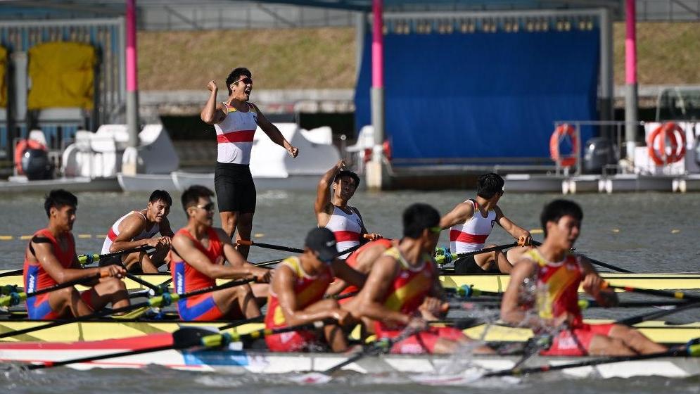 十五运会赛艇比赛进入决赛日，广东队上午斩获4枚银牌