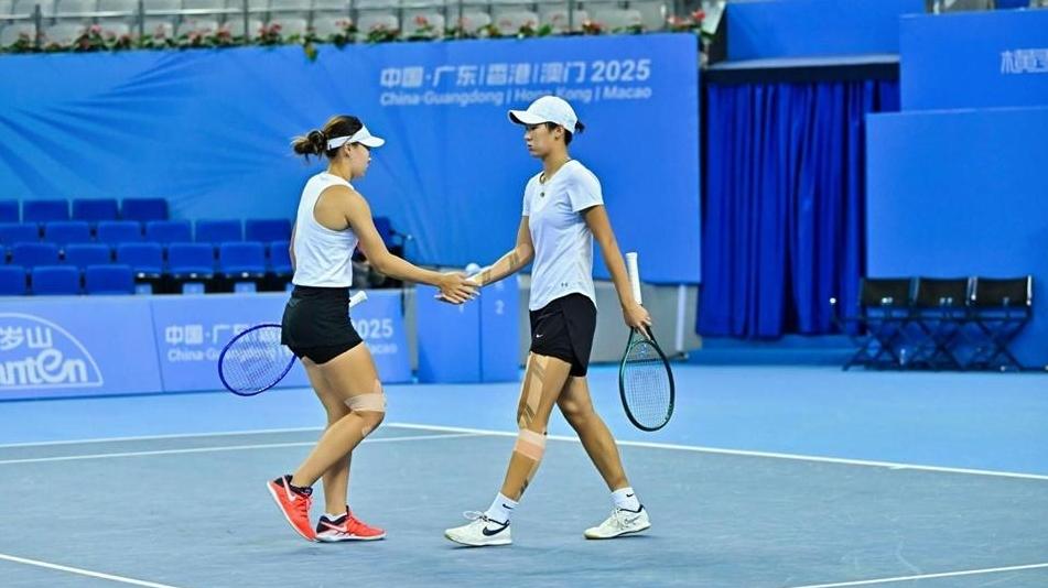 北京队获得十五运会网球女子团体金牌