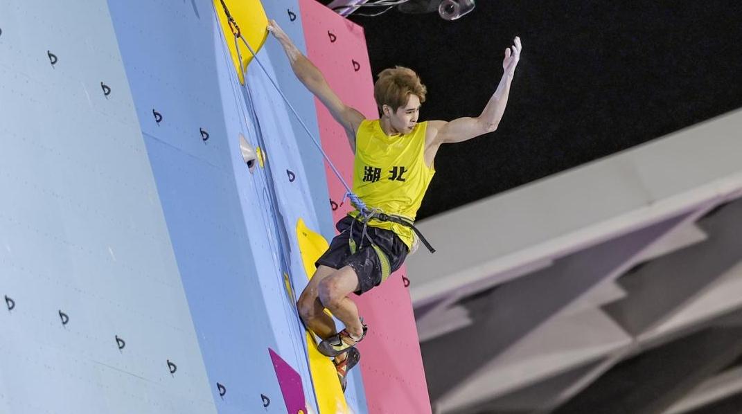 十五运会攀岩“难度王”潘愚非成功卫冕,广东选手胡隽喆夺牌