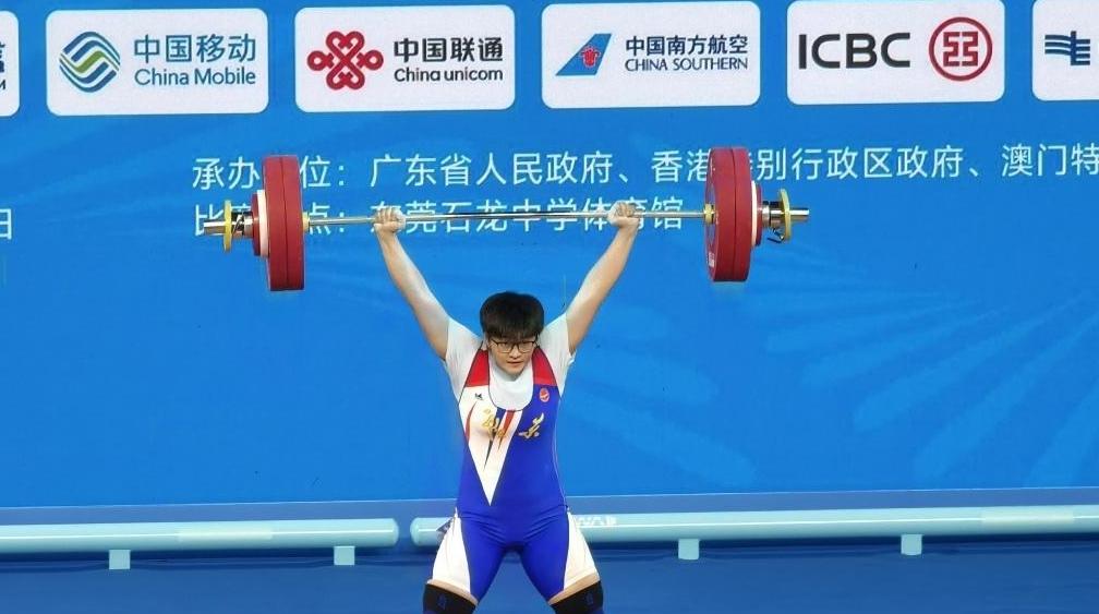抓举破纪录！广东“女力士”彭翠婷81公斤级夺金