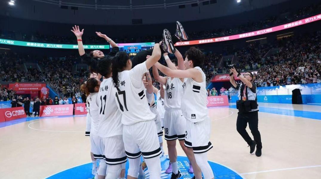 广东队夺得十五运会女篮成年组冠军