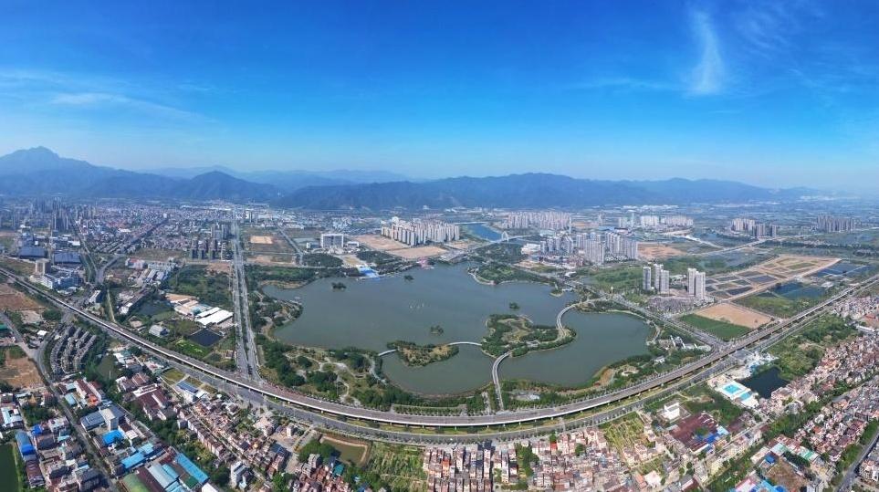 国内首个残疾人铁人三项赛事开赛，134名运动员角逐19金