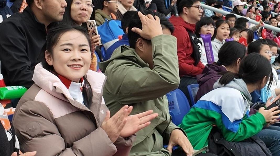 梁小静变身颁奖嘉宾,手术后静养期待再战亚运会