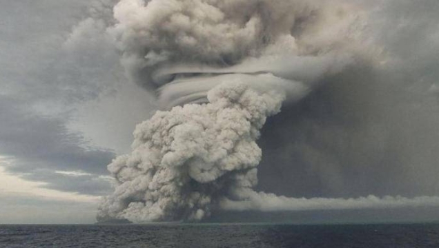 汤加火山喷发所致首例死亡确认 系一名50岁英国女子