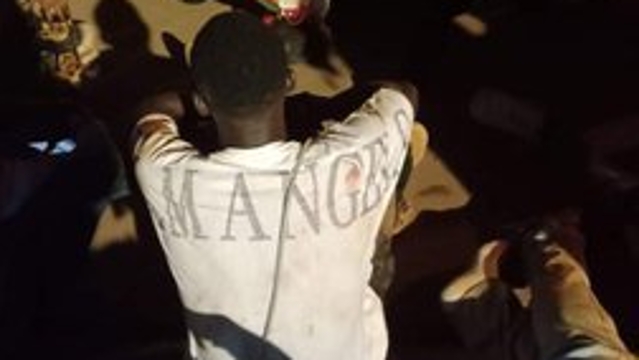 非洲杯喀麦隆体育场发生踩踏致8死 球迷疯狂涌入大门