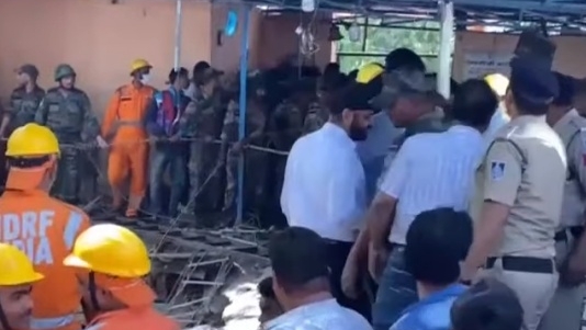 印度一寺庙地板坍塌，致35人死亡