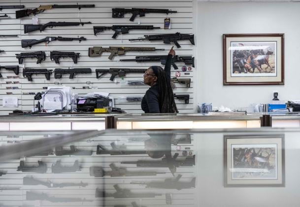 缅因州枪击案之后 美国各类枪支销量大增