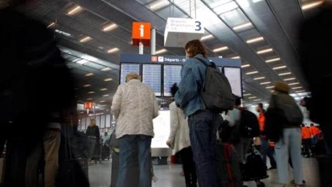法国空管人员持续罢工 欧洲航班大面积延误取消