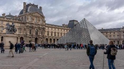 卢浮宫抢劫案第三名嫌疑人被捕